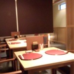 Tousaku Bekkan - 奥に４人掛け　手前に２人掛け　その他にも２テーブルあります