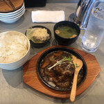 炭火焼肉と炉端 康 - 煮込みハンバーグ定食¥1000 繋ぎを使わない、こだわりのハンバーグ　肉〜って感じでクセになる味！お勧め^_^