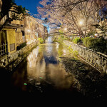 のぐち 継 - ◎京都祇園の巽橋から眺める白川の流れ。