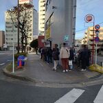 ラーメン二郎 - AM8:20　帰る頃の行列です。