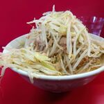 ラーメン二郎 - 小ブタ 700円　ニンニク、ヤサイ、アブラ