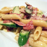 モンステラ - アスパラと生ハムのクリームソースペンネ