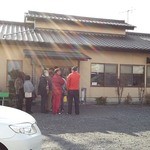 青竹手打ラーメン 日向屋 - １１時５分に到着　まだ暖簾が出ていません（苦笑）