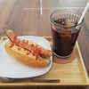 MOMO CAFE - ホットドッグとアイスコーヒー(506円＋440円)