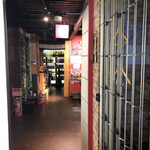 Menya Tokishige - 周りは夜から営業の飲食店で静かです。