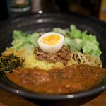 SPICY CURRY 魯珈 - 魯珈プレート(チキン)=1050円