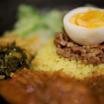 SPICY CURRY 魯珈 - 魯肉飯の甘味に、スパイスの辛味♪