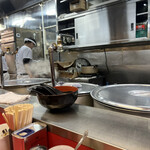 ラーメン 杉田家 - 厨房