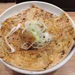 Chuukasobatosapporobutadonshinshinan - 豚丼(梅)。