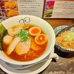 らーめん 鶏喰 - 特製 鶏の醤油らー麺 & ピリ辛鶏そぼろご飯