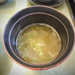 日本料理 旬香 - ダシが効いたシンプルの味噌汁！中に栃木県らしく夕顔のようなものが入ってました。