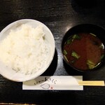 とんかつあさくら - 定食の大盛りごはんと赤だし