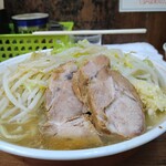 ラーメン二郎 - クラシックな見た目ながら抜群に旨い