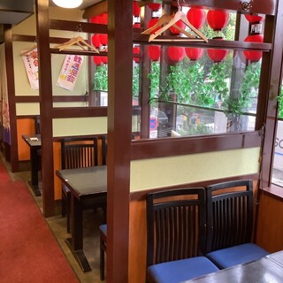 【広々とした店内】安心できる個室席をご用意しております。