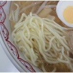 Kamitoku - 麺。特にコレ！と言ったポイントはないですけどスープとのバランスは良好です。