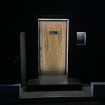 YAKITORI 燃 es - カッコ良過ぎる外観！焼鳥のブラックホールにようこそ‼︎