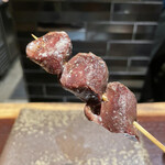 YAKITORI 燃 es - 雄のズリはポーションがデカイからと敢えて半割での提供！流石解ってますねぇ♬