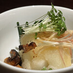 YAKITORI 燃 es - 皮ポン、ただのおろしと思いきや角切大根も加わり歯応えを備えた考えられた一品