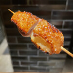 YAKITORI 燃 es - ペコロスに皮を被せる事で火入れのバランスが備わり、とても一体感が増し計算された一本です！