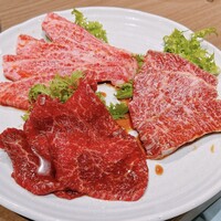 焼肉あきら - 本日の厳選タレ肉3種盛り
                    リブマキ、ハラミ、カメノコ