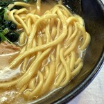 らーめん 福屋 - 丸山製麺(株)の中太ストレート麺。