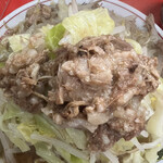 ラーメン二郎 - スジ肉たくさん。お得感あり。