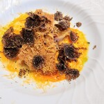 La Brianza - 岩手花巻石黒農場ホロホロ鶏リゾット黒トリュフ。もしかしてブリアンツァでリゾットはお初なのかも。ホロホロ鶏の旨みが濃くて玉子とかチーズでしょ、トリュフも芳醇に香っちゃうから美味しさ名残惜し過ぎる〜♡