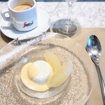 La Brianza - パンナコッタアングレーゼソースメロゴールド。ディカフェコーヒーと。パンナコッタとコーヒーの組み合わせ大好き♡(๑´ڡ`๑)♡合うの〜お互いがより美味しく楽しめちゃう