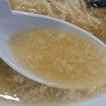 麺工房 華みずき - スープ(背油が浮いてます)