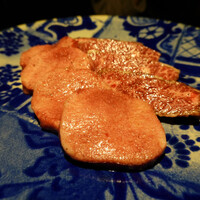 焼肉 牛印 新宿店 - 特選厚切り黒タン塩と厚切り和牛ハラミ