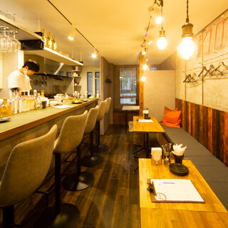 [Sake and Tacopoco Loco] is located on the 2nd floor of a building with a modern Japanese theme.