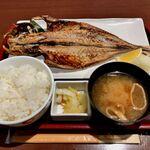 Oomado Meshi Dom Buri Tora Fuku - 沼津名産・アジの干物定食