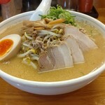 北のらー麺 らう家 - 手前から特製味噌ラーメン(大盛)