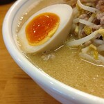 北のらー麺 らう家 - 味玉のアップ