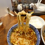 麺屋 悠 - 麺は大栄製麺の特徴ある細麺が、辛口でスパイスの効いた甘めのつけ汁にぴったりだ。