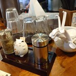 麺屋 悠 - 卓上の調味料