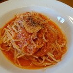 TRATTORIA La Wasabi - 玉ねぎとホェー豚ベーコントマトパスタ