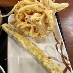 Marugame Seimen - 野菜かき揚げにごぼう天