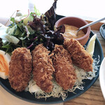 cafe オーマチ - 広島県産カキフライ 1,350円
サラダ、ライス、小鉢付き