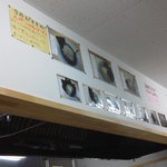 ちぐま屋 - 201301　ちぐま屋　壁にメニュー写真が貼ってあります