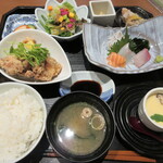 青い林檎 - 【選べるランチ　１０００円】 (お刺身３点盛り・若鶏の唐揚げ)