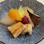 茶つぼ - 先付けで、素焼したうなぎを温野菜と一緒に味噌風味で。