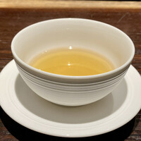 YAKITORI 燃 es - 姫っこ地鶏のコンソメ
                沁みる美味しさとはこんな味わいの事を言うのでしょう！
                豊かな旨味、コクがありながらスッキリとした口当たり。
                何より寒い日には有難い暖かなコンソメスープなのです♪