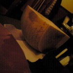 アンジェロ＆ミカエル 大名店 - チーズリゾットに使うチーズ。