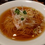 らぁめん 一白 - 蔵出し醤油ラーメンのアップ