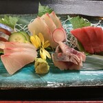 生本まぐろ へぎそば 炉端焼 魚然 - 料理写真:刺身五種盛り　999円