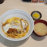 とんかつ檍のカレー屋 いっぺこっぺ - 檍のかつ丼(味噌汁付)