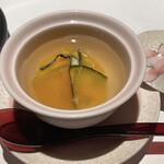 古勢起屋 - かぼちゃ饅頭
      優しい出汁味の餡掛けしんじょう