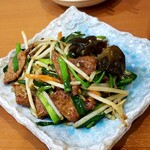 台湾料理 媽媽 - ニラレバー炒め