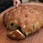 パッソ・ア・パッソ - 黒オリーブのフォカッチャ